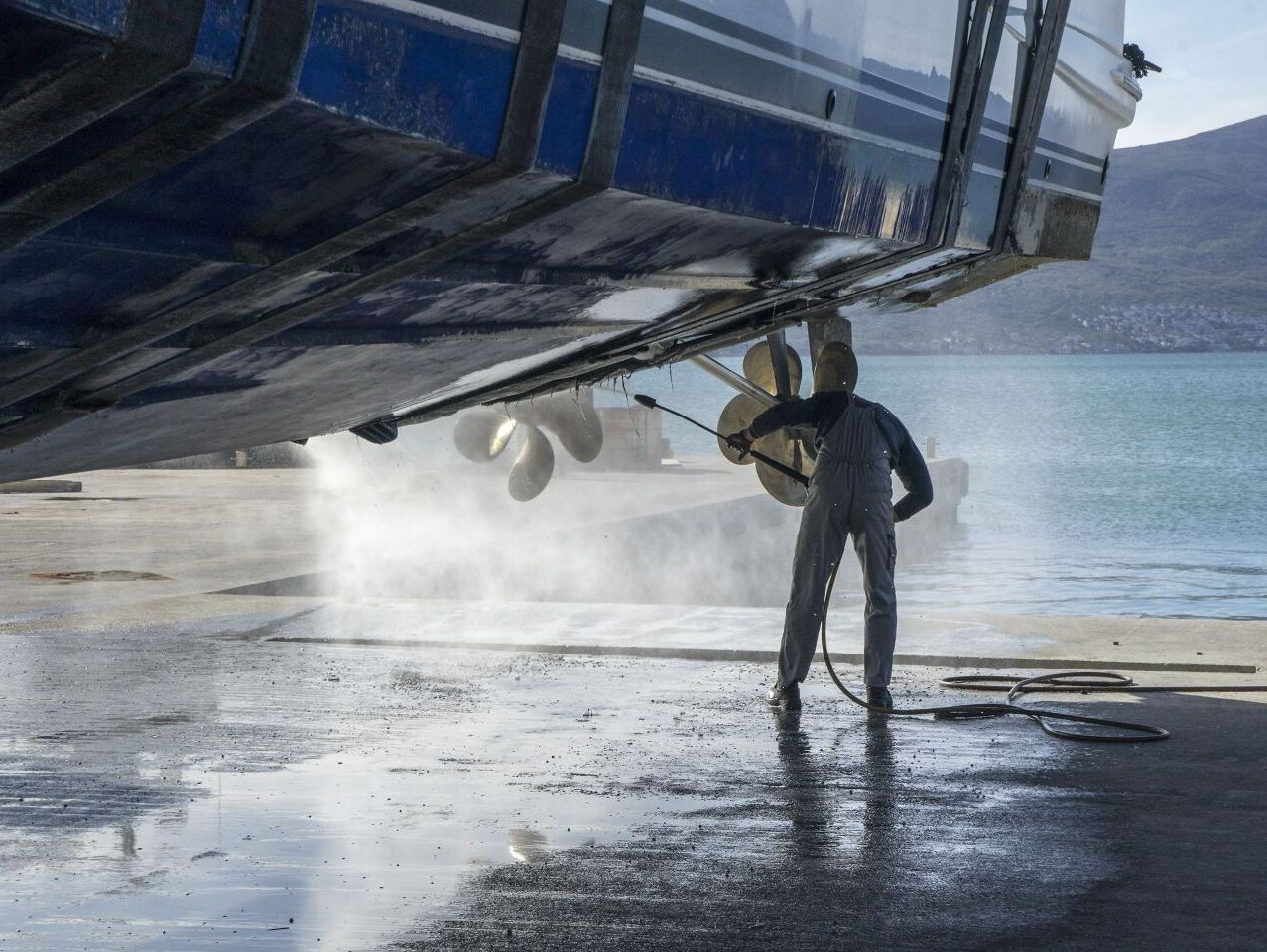 Vask av båt med høytrykk